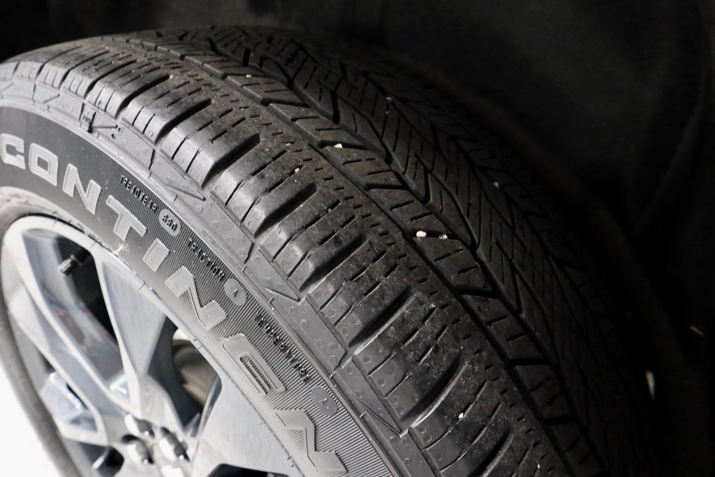 Used 2021 Chevrolet Traverse RS w/ LPO, Cargo Package image 19