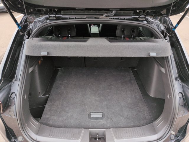 Used 2025 Chevrolet Trax RS w/ Driver Confidence Package FWD image 19
