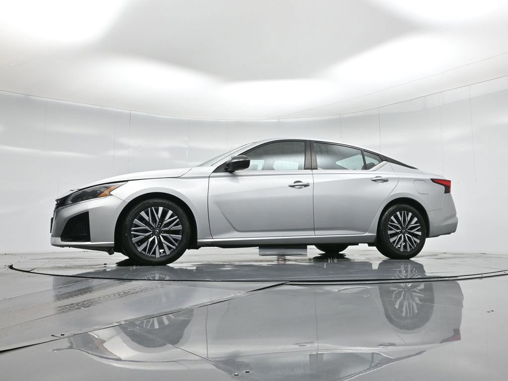 Used 2023 Nissan Altima 2.5 SV image 22