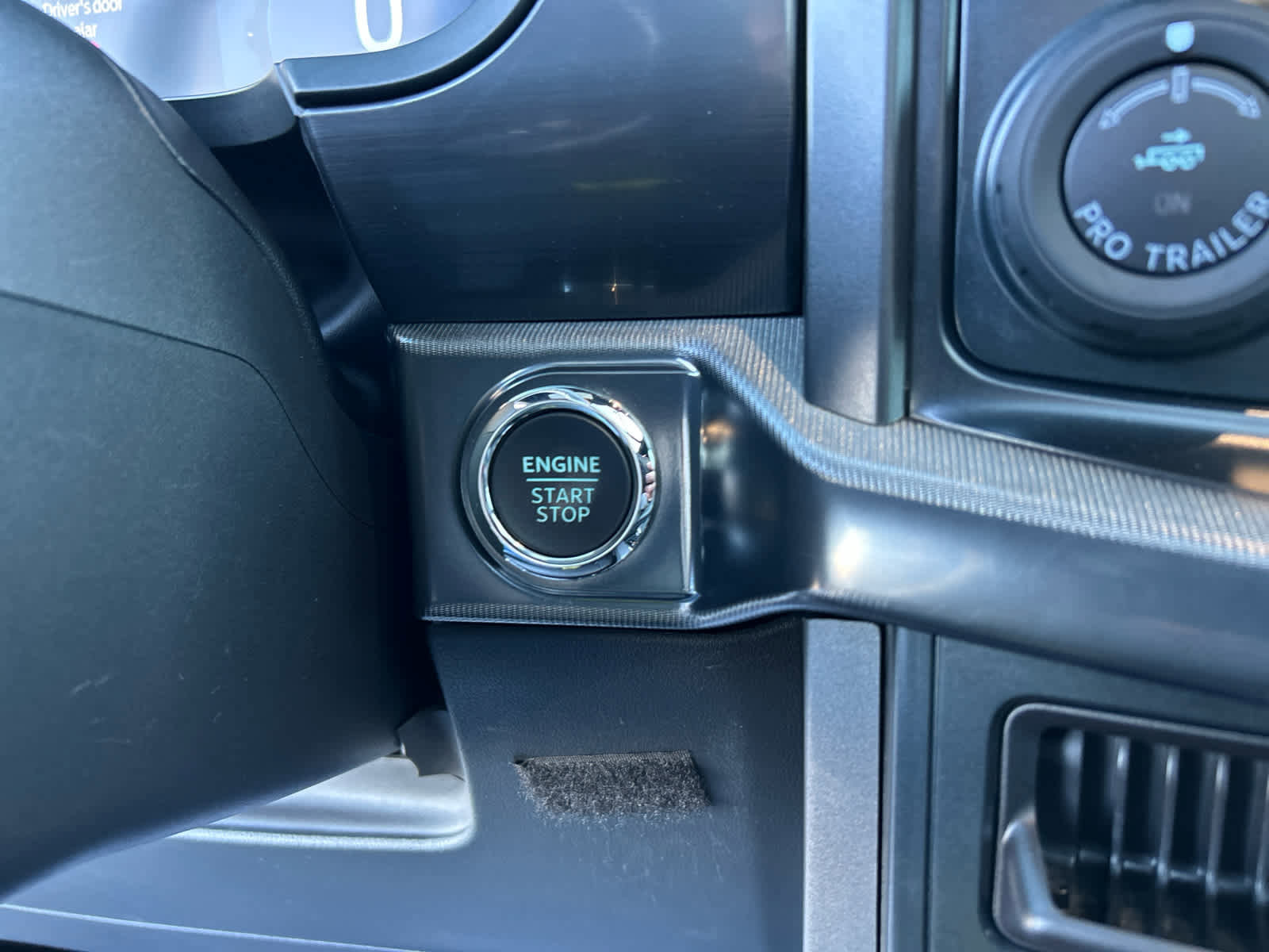 Certified 2025 Ford F150 Lariat image 34