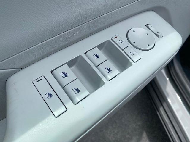 Used 2025 Hyundai Kona SEL FWD image 12