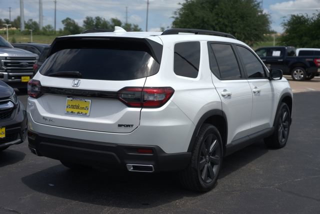 Used 2025 Honda Pilot Sport image 6