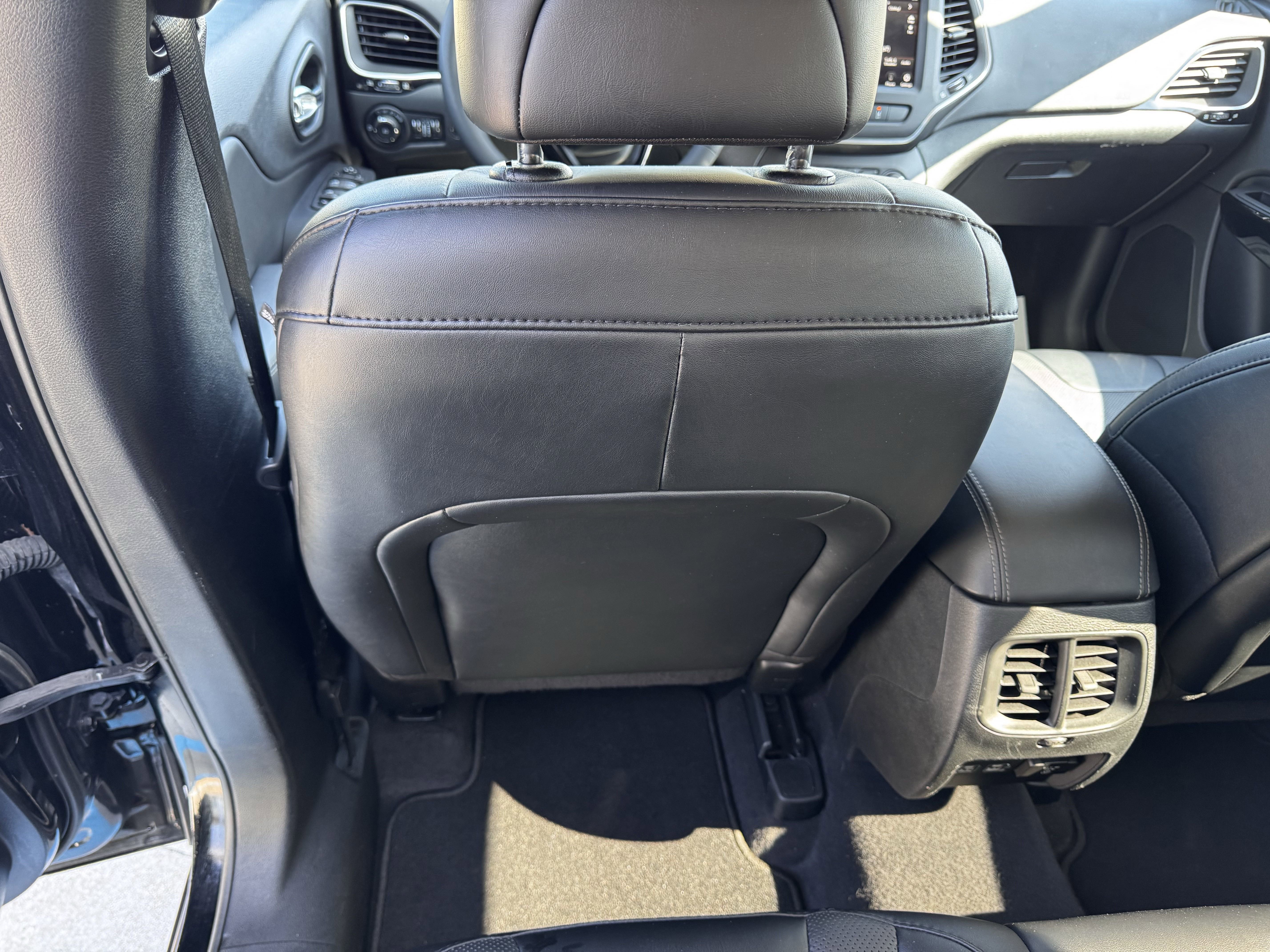 Used 2023 Jeep Cherokee Altitude Lux image 36