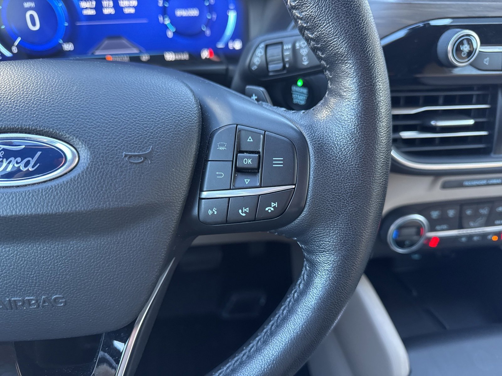 Certified 2020 Ford Escape Titanium w/ Titanium Premium Package 2.0 image 23