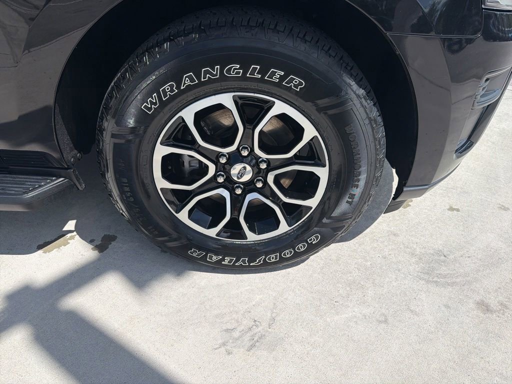 Certified 2024 Ford Expedition XLT RWD image 14
