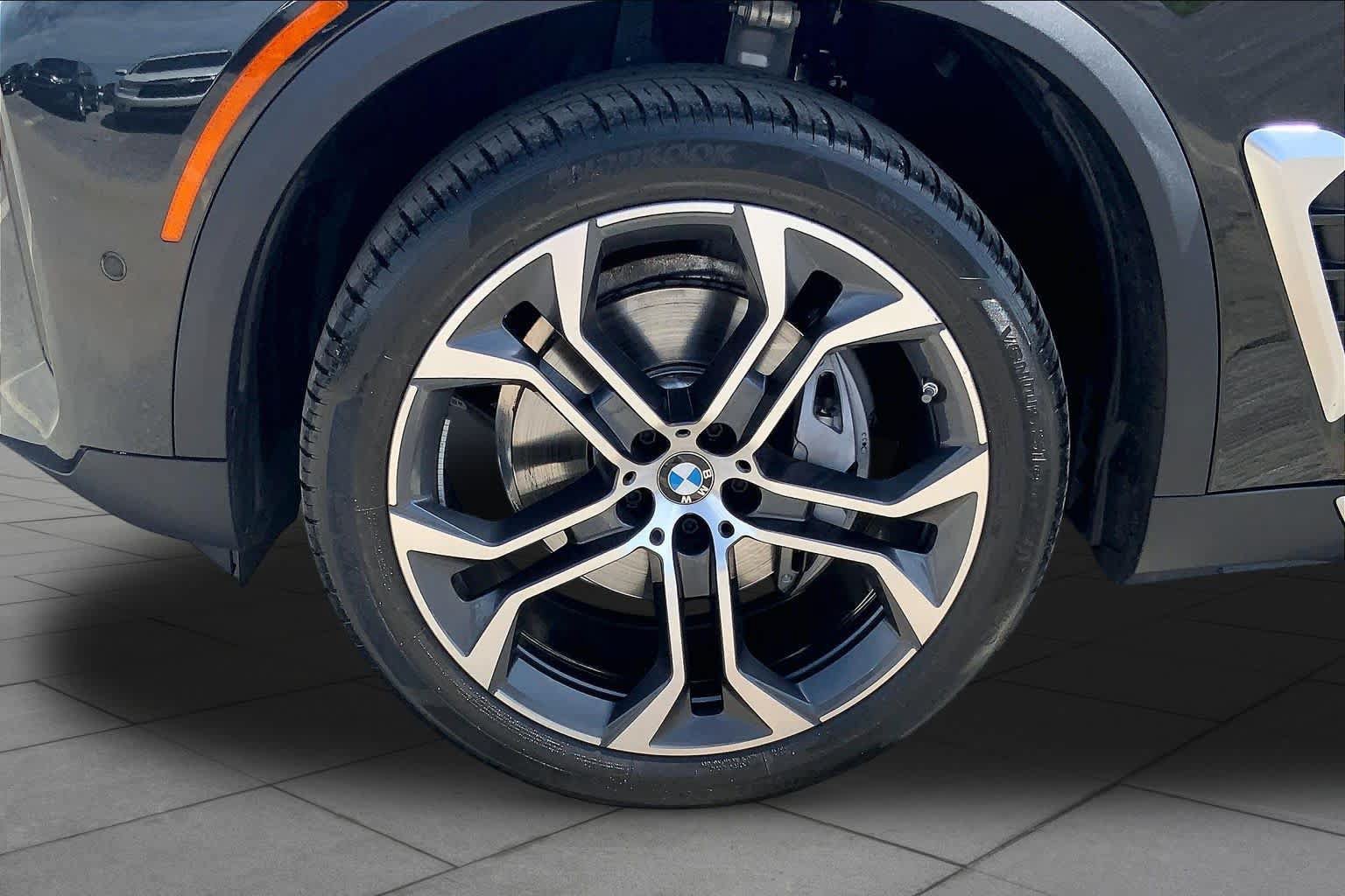 Used 2024 BMW X5 sDrive40i w/ Parking Assistance Package RWD image 11