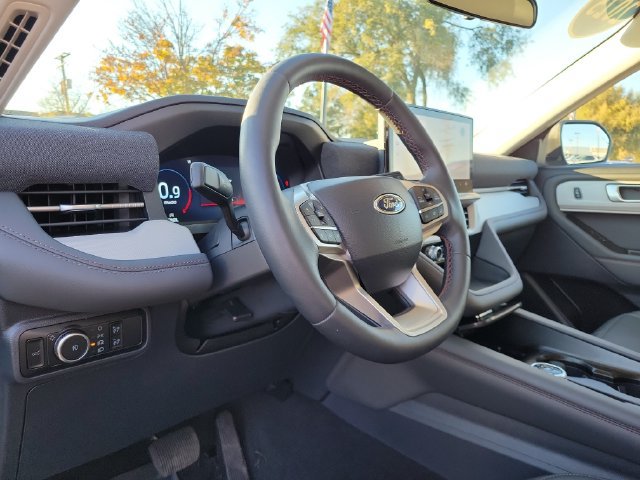 Certified 2025 Ford Explorer Active w/ Active Comfort Package AWD/4WD image 10