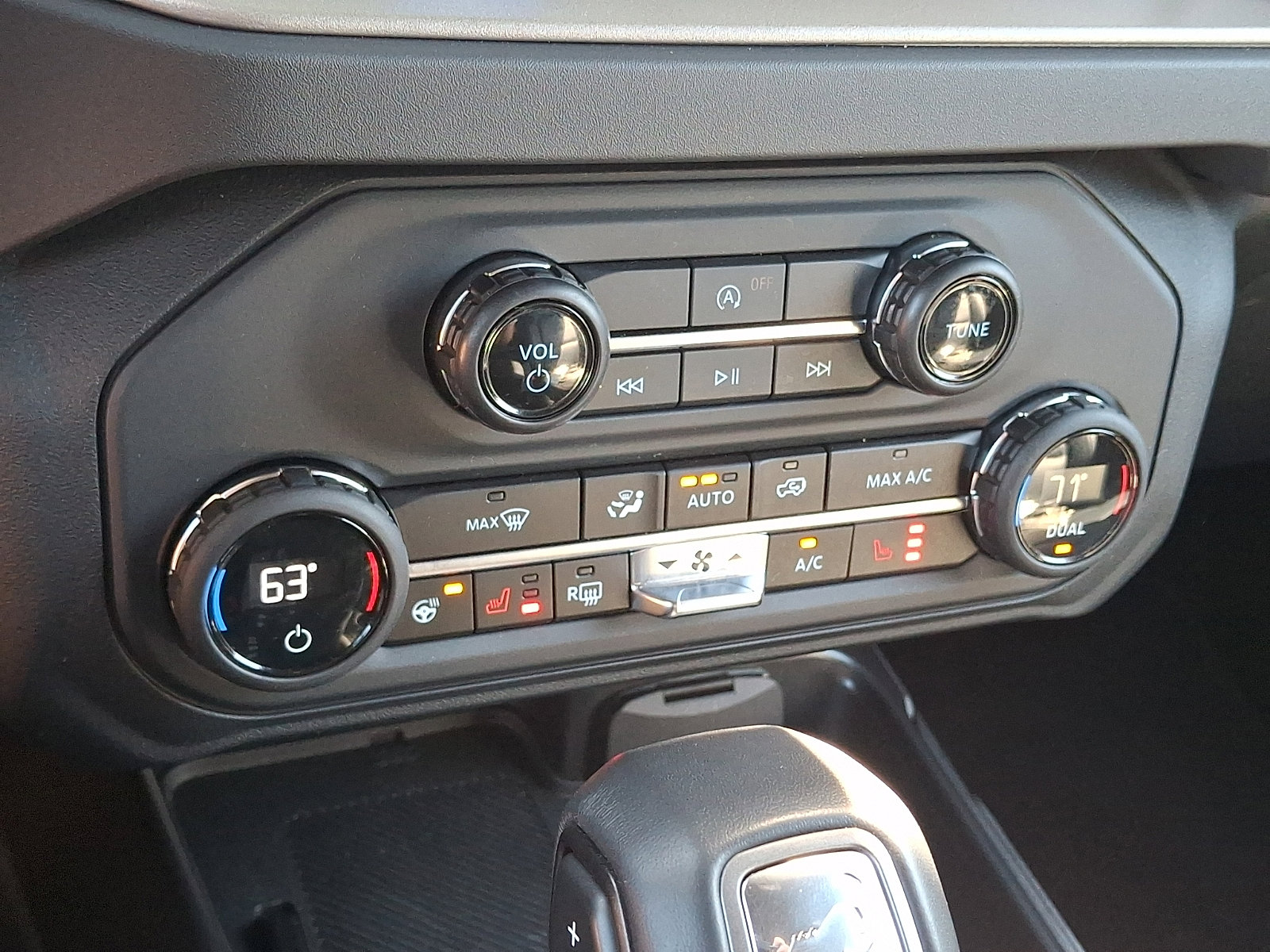 Certified 2025 Ford Bronco Outer Banks AWD/4WD image 18