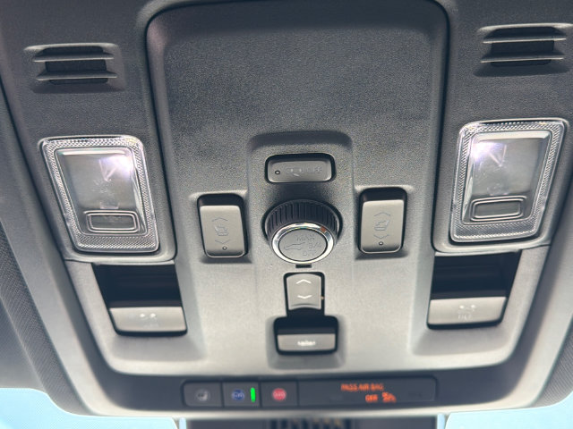 Used 2025 GMC Yukon AT4 w/ AT4 Premium Package AWD/4WD image 27