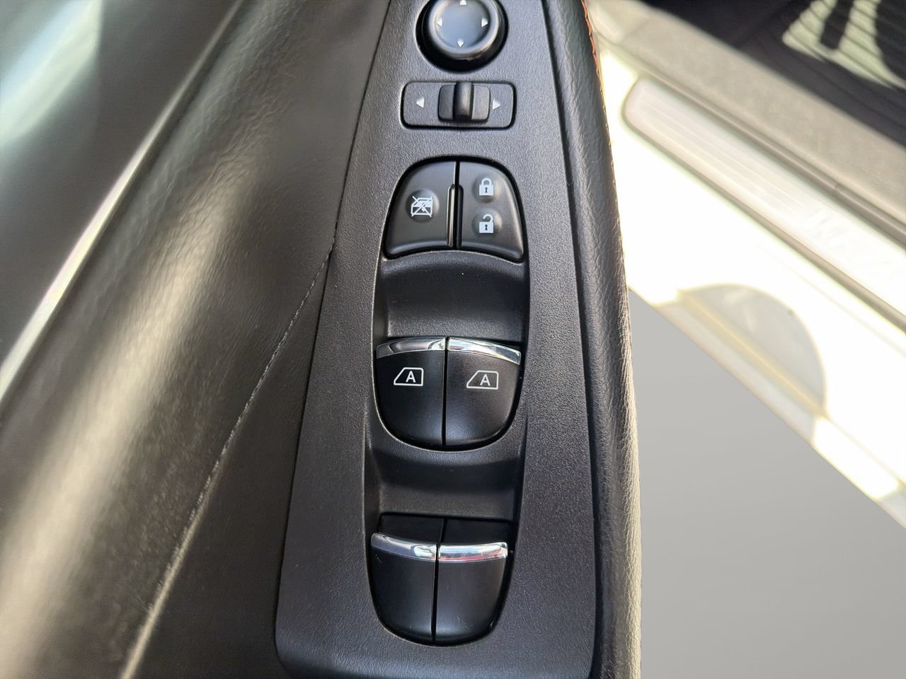 Used 2023 Nissan Maxima SR w/ Sport Mat Group FWD image 17