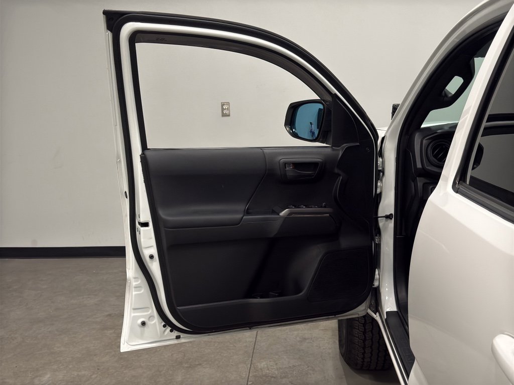 Used 2021 Toyota Tacoma TRD Off-Road image 10