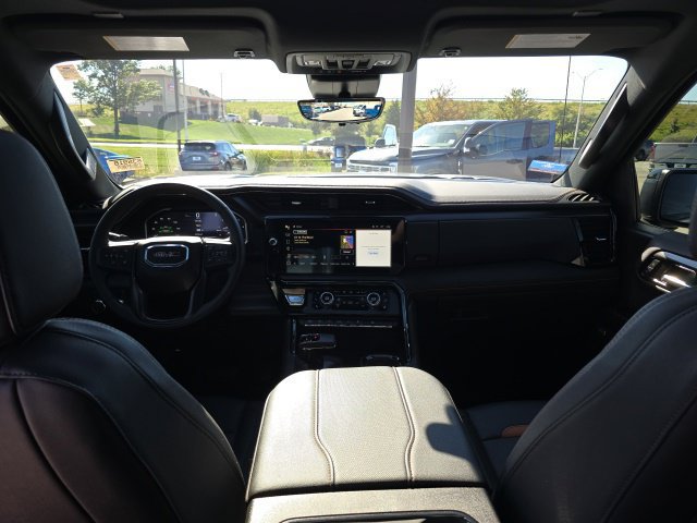 Used 2024 GMC Sierra 1500 AT4 w/ Technology Package AWD/4WD image 14