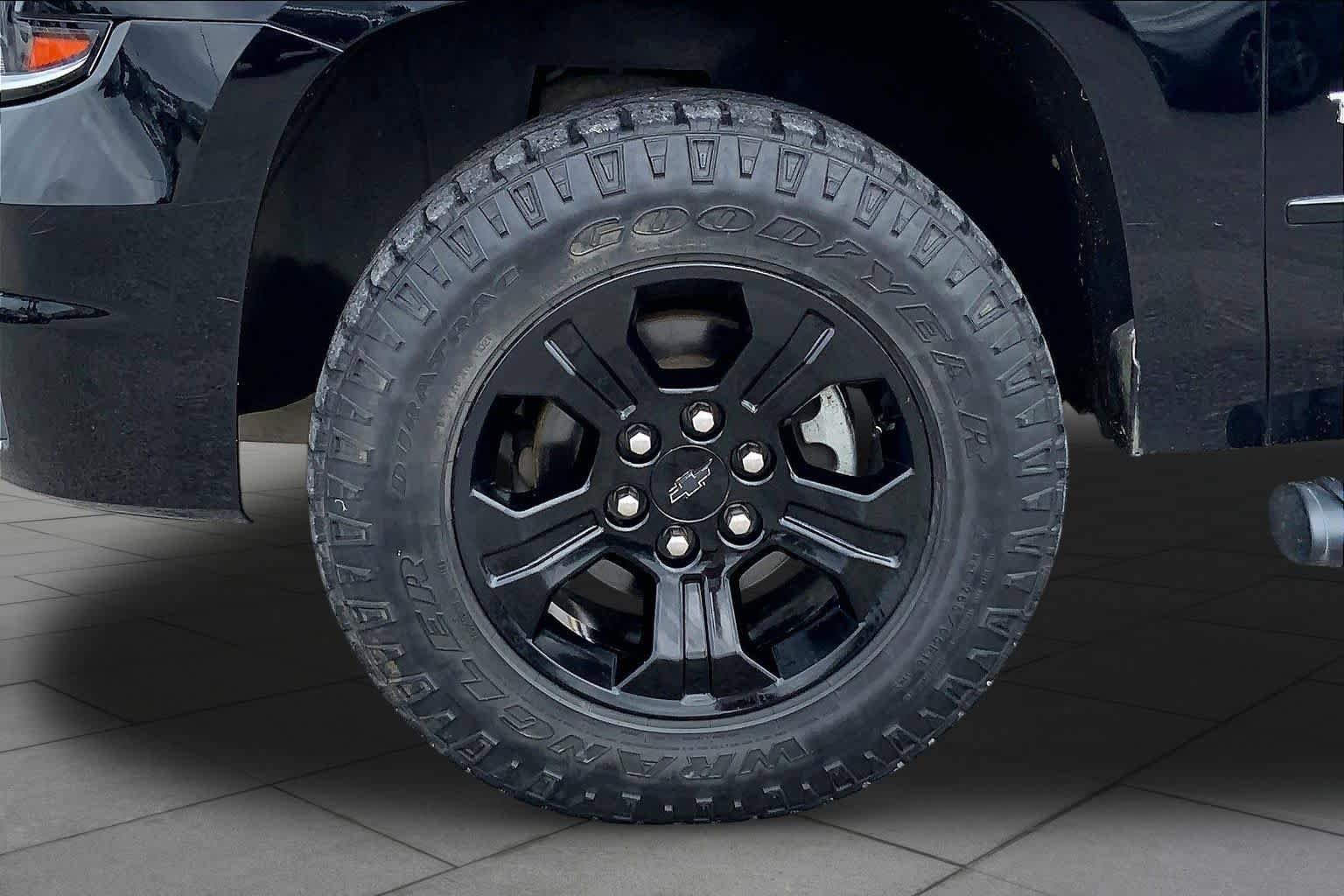 Used 2017 Chevrolet Tahoe LT w/ Luxury Package AWD/4WD image 11