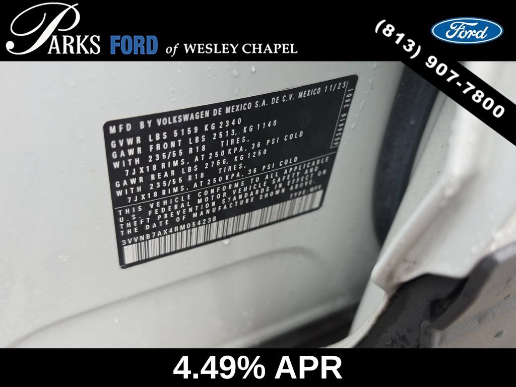 Used 2024 Volkswagen Tiguan SE w/ Panoramic Sunroof Package FWD image 34