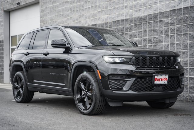 Used 2022 Jeep Grand Cherokee Altitude image 2