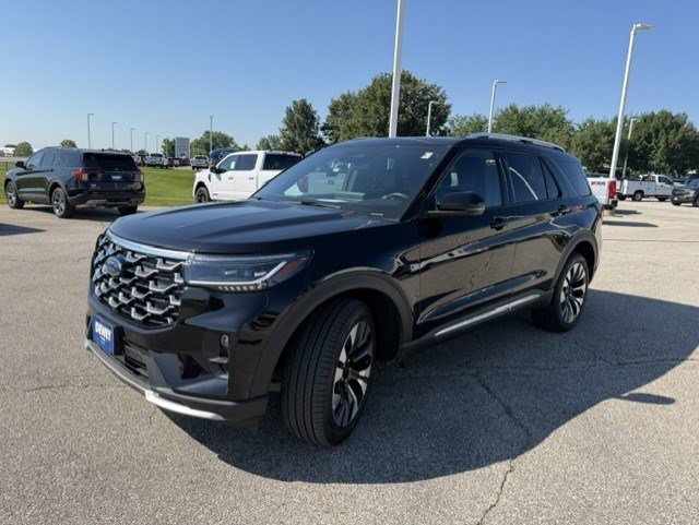 Certified 2025 Ford Explorer Platinum w/ LUX Leather Package AWD/4WD image 3