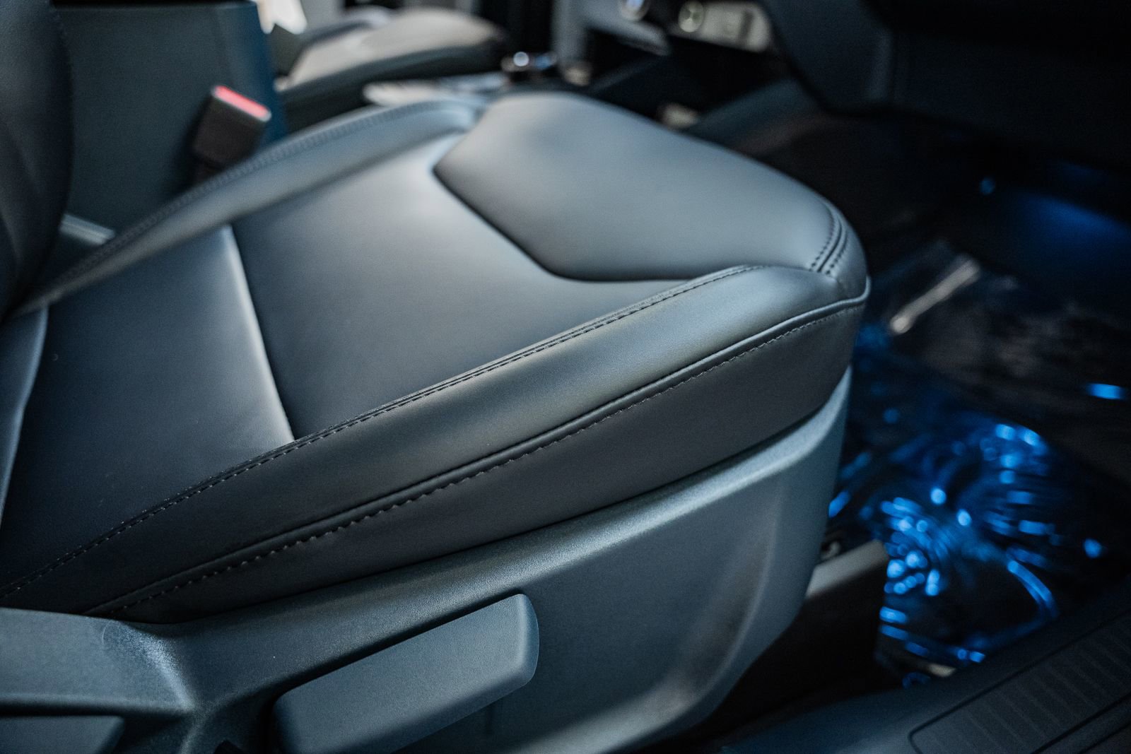 Certified 2026 Ford Maverick Lariat w/ Black Appearance Package image 39