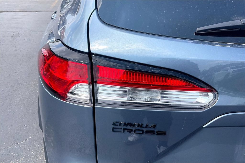 Used 2023 Toyota Corolla Cross LE w/ Moonroof Package AWD/4WD image 29