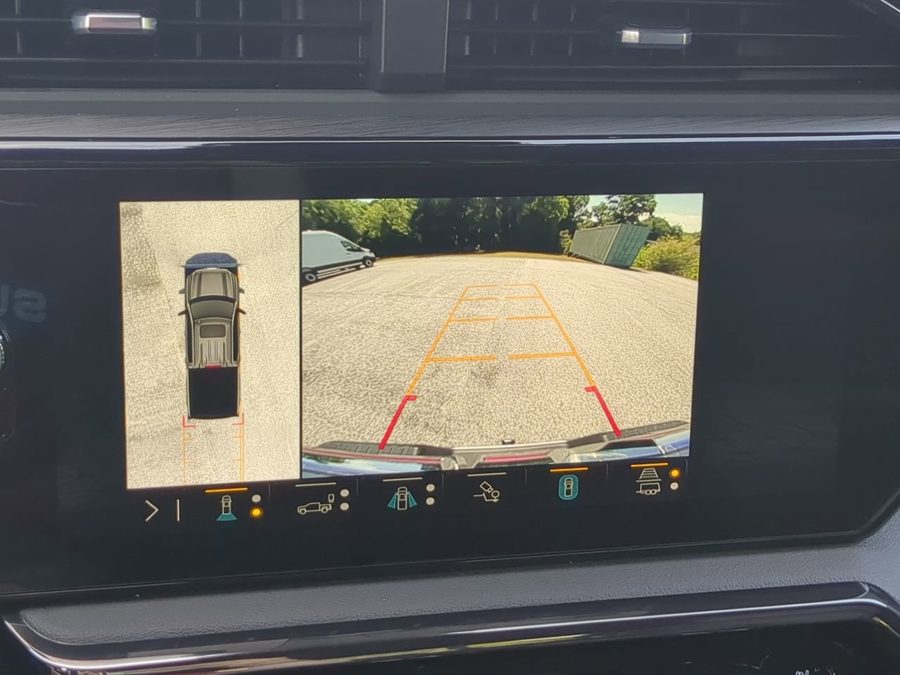 Used 2023 GMC Sierra 1500 AT4 w/ Technology Package AWD/4WD image 19