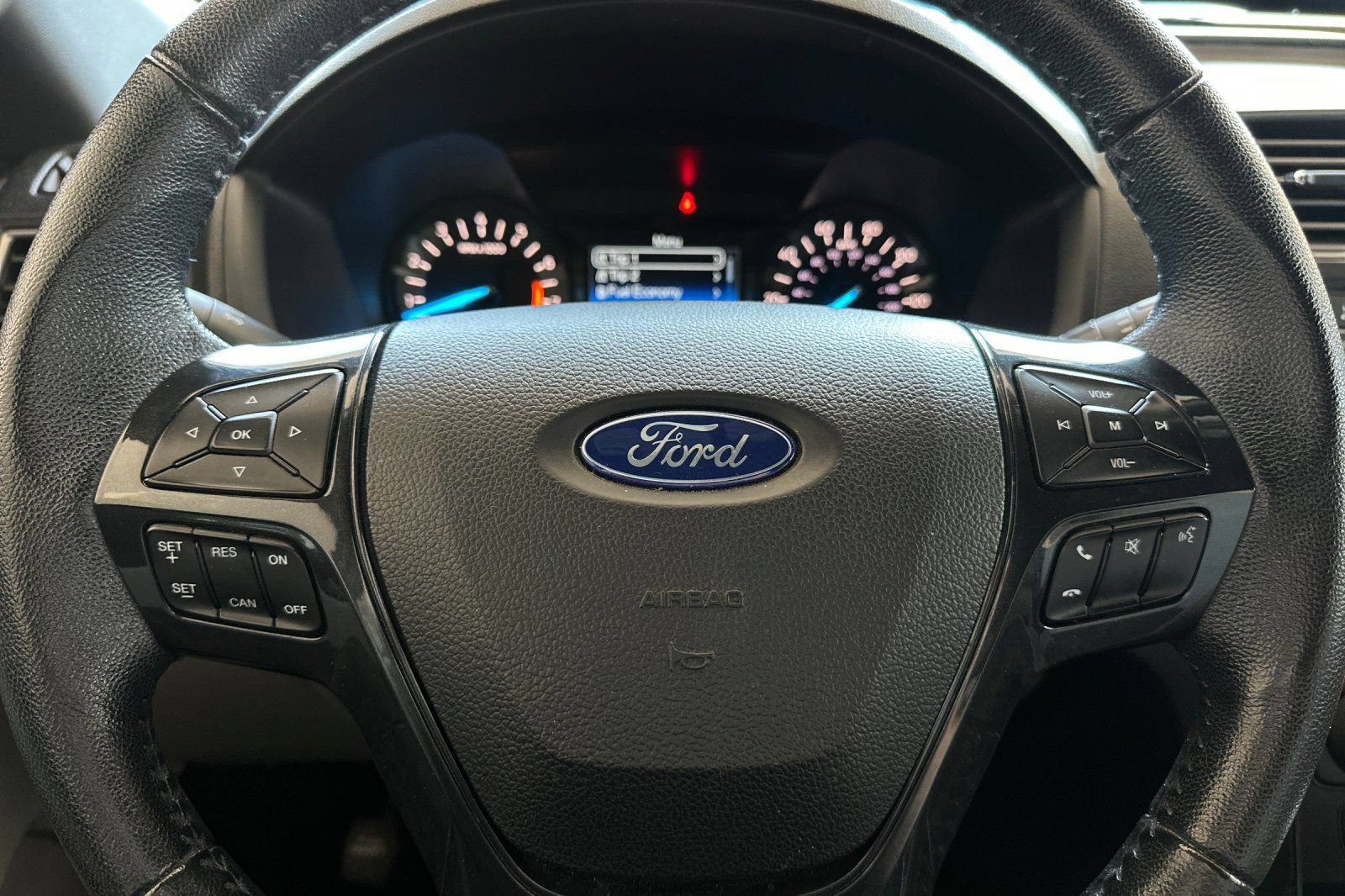Certified 2018 Ford Explorer XLT FWD image 23