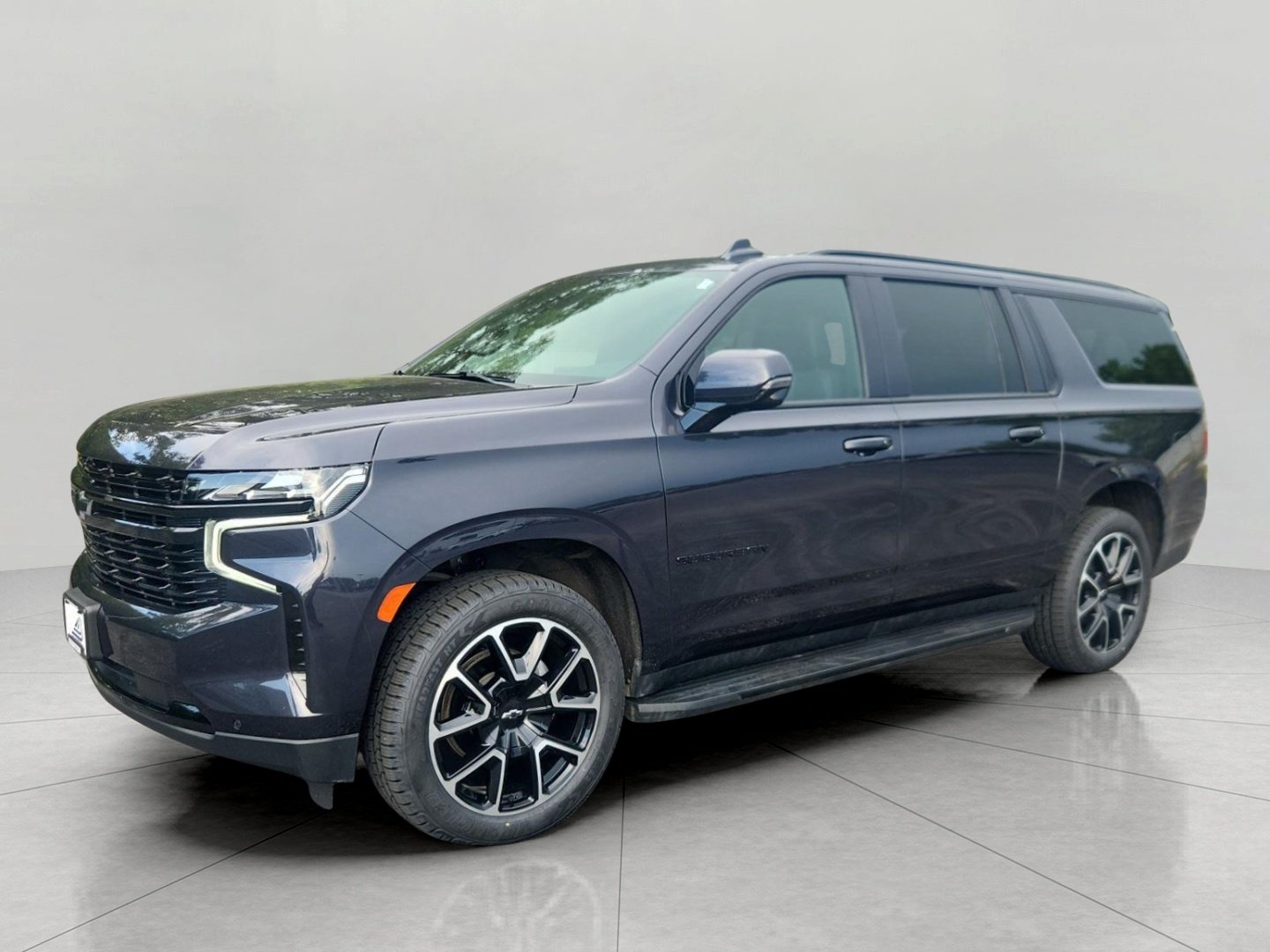Used 2023 Chevrolet Suburban RST w/ Luxury Package AWD/4WD image 3