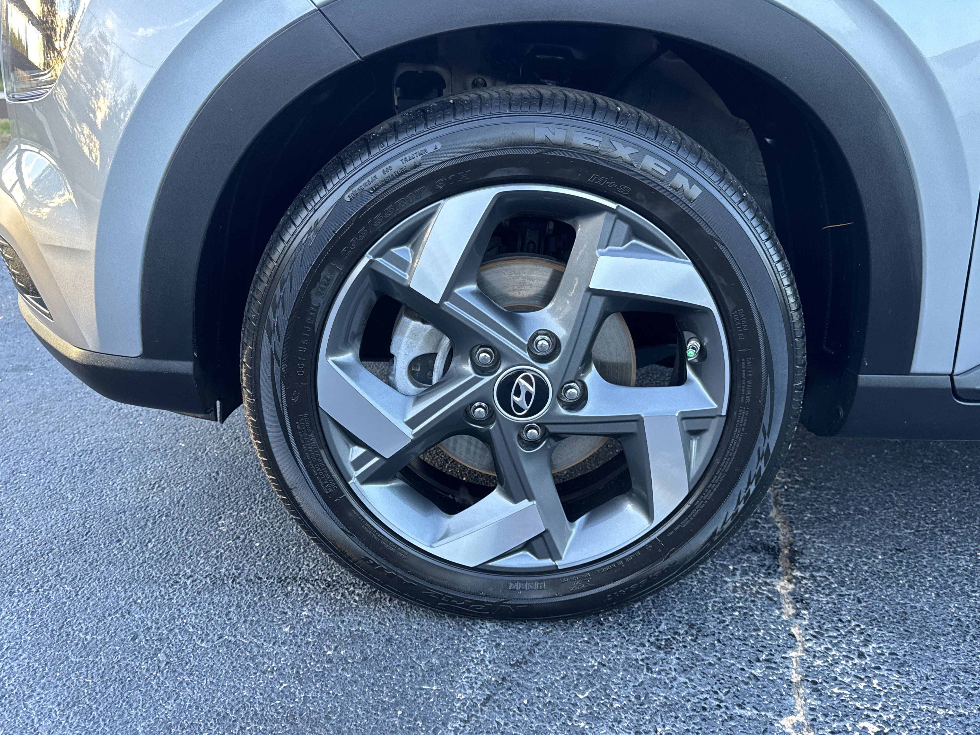 Used 2024 Hyundai Venue SEL image 11