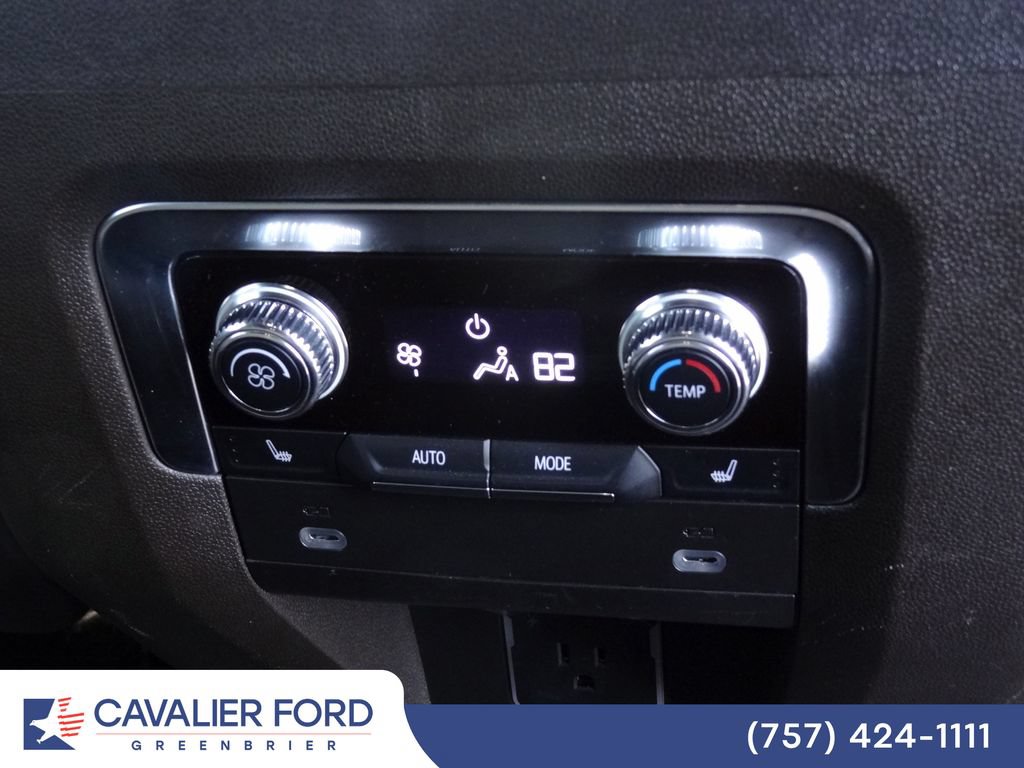 Used 2023 GMC Yukon SLT w/ SLT Luxury Package RWD image 14