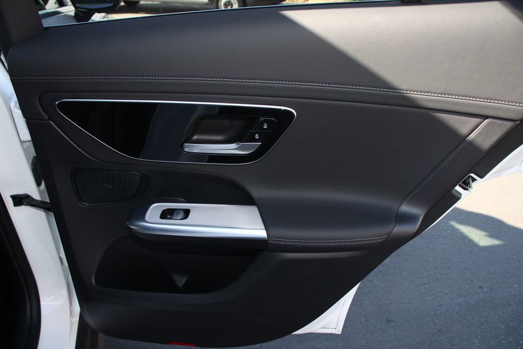 Used 2025 Mercedes-Benz GLC 300 4MATIC image 27