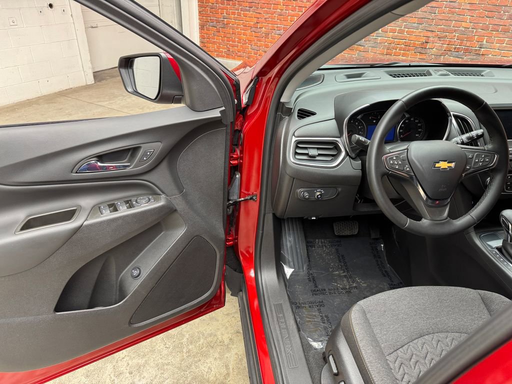 Used 2023 Chevrolet Equinox LT FWD image 8