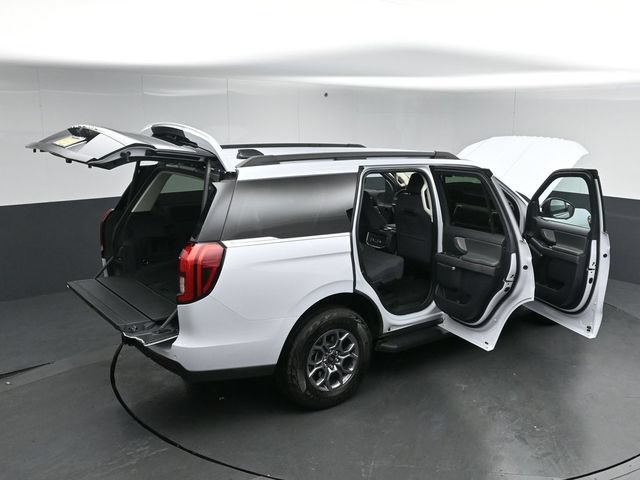 Certified 2025 Ford Expedition Active AWD/4WD image 59