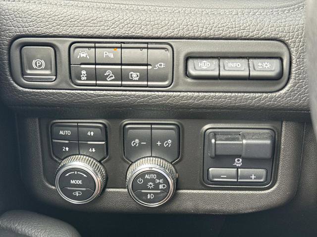 Used 2022 GMC Yukon XL Denali w/ Denali Ultimate Package image 25