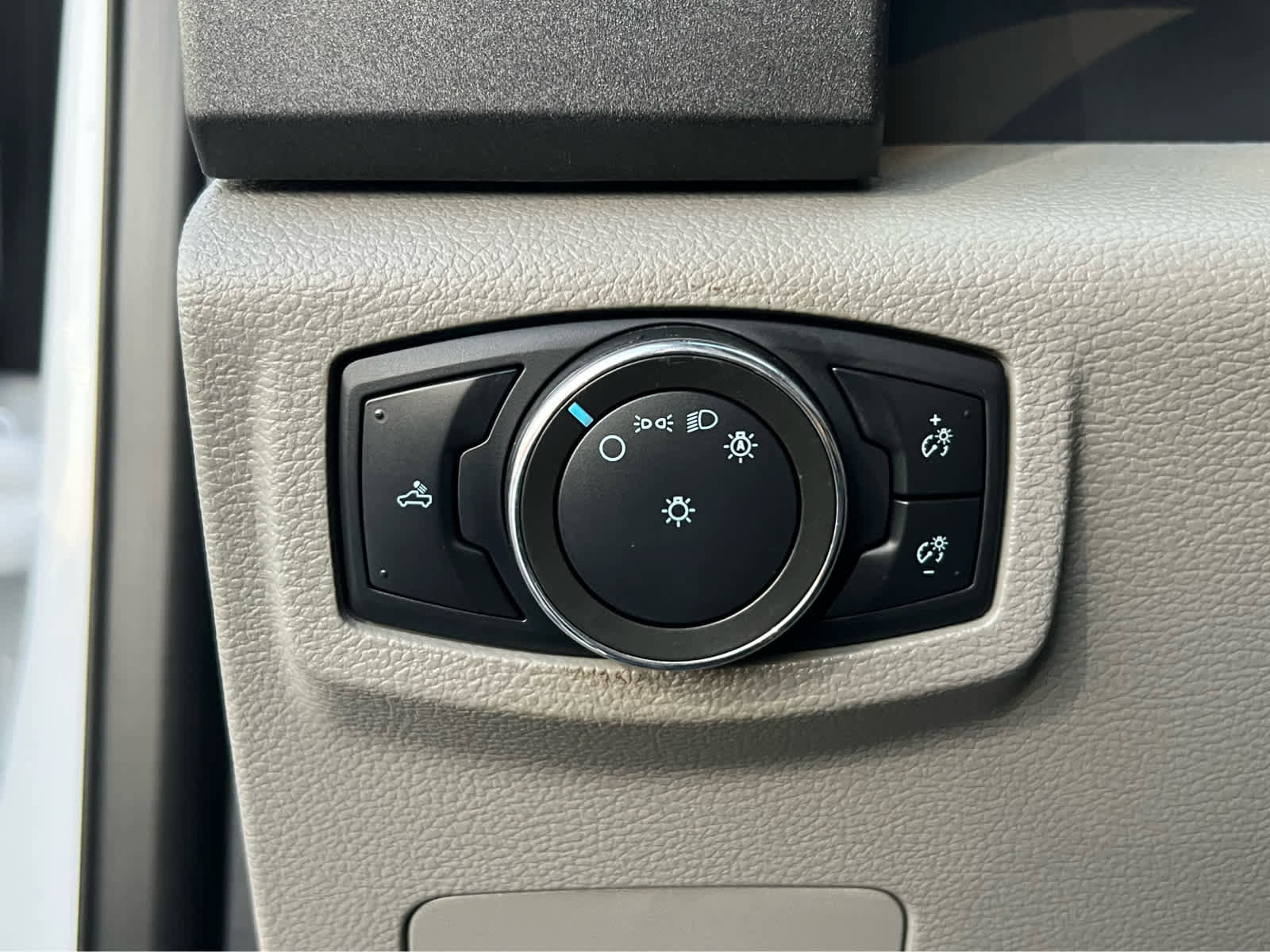 Certified 2022 Ford F350 XL w/ Power Equipment Group image 31