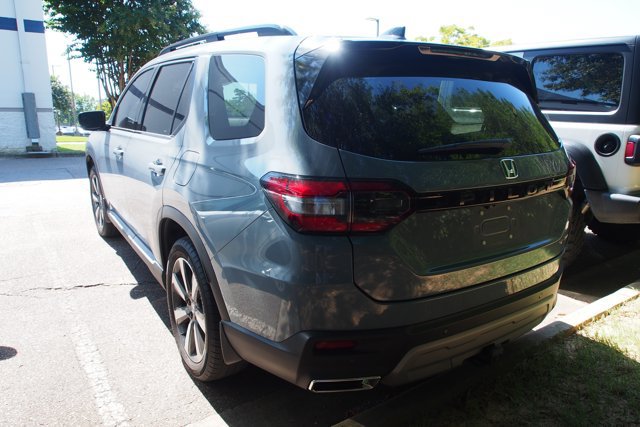 Used 2025 Honda Pilot Touring image 5