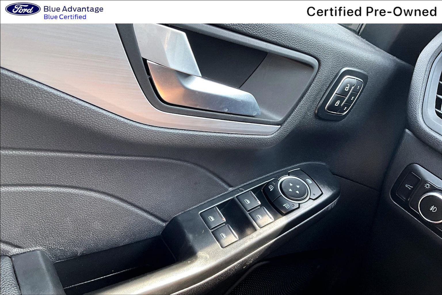 Certified 2025 Ford Escape Platinum AWD/4WD image 33