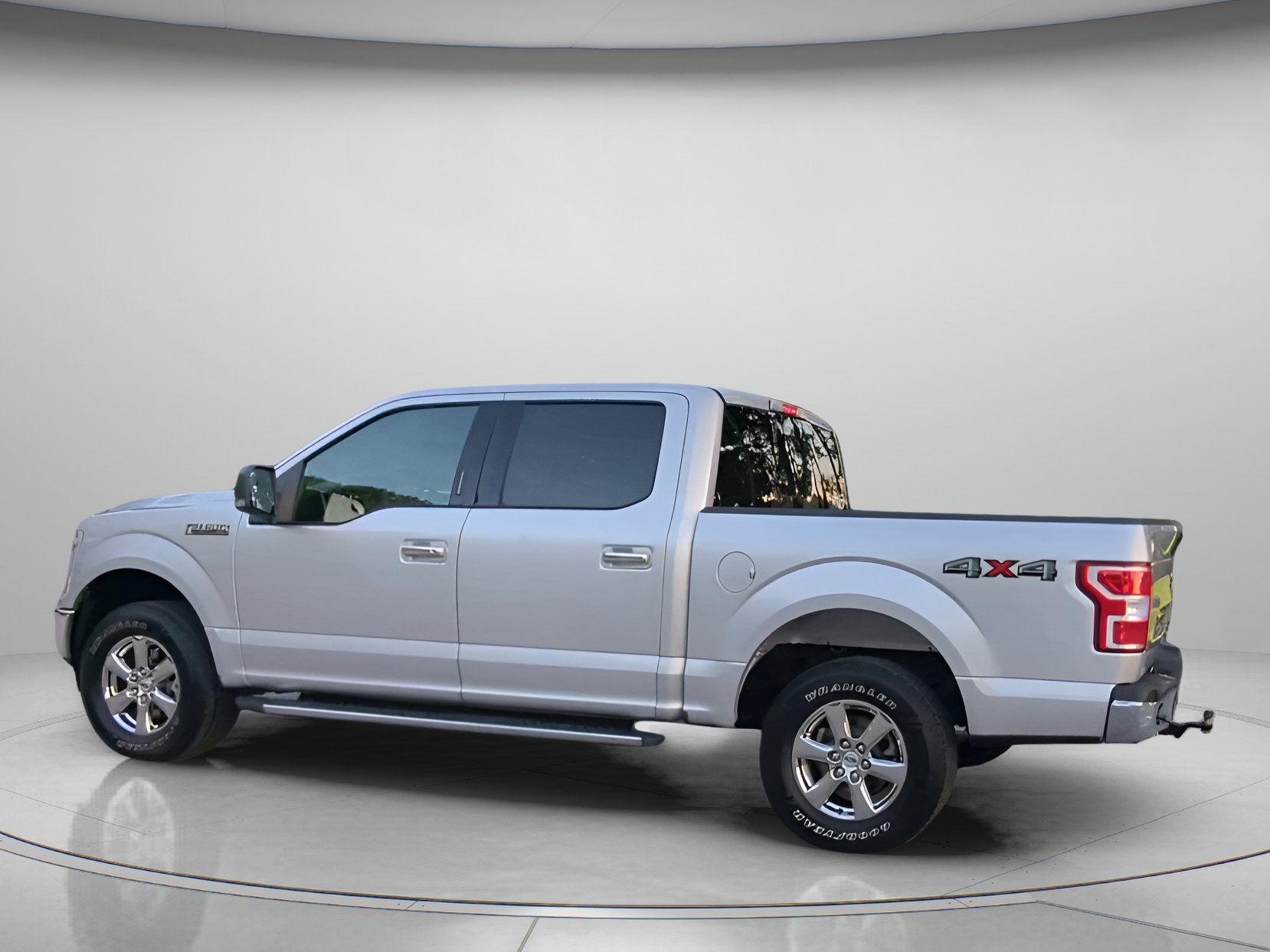 Certified 2019 Ford F150 XLT w/ Equipment Group 302A Luxury AWD/4WD image 19