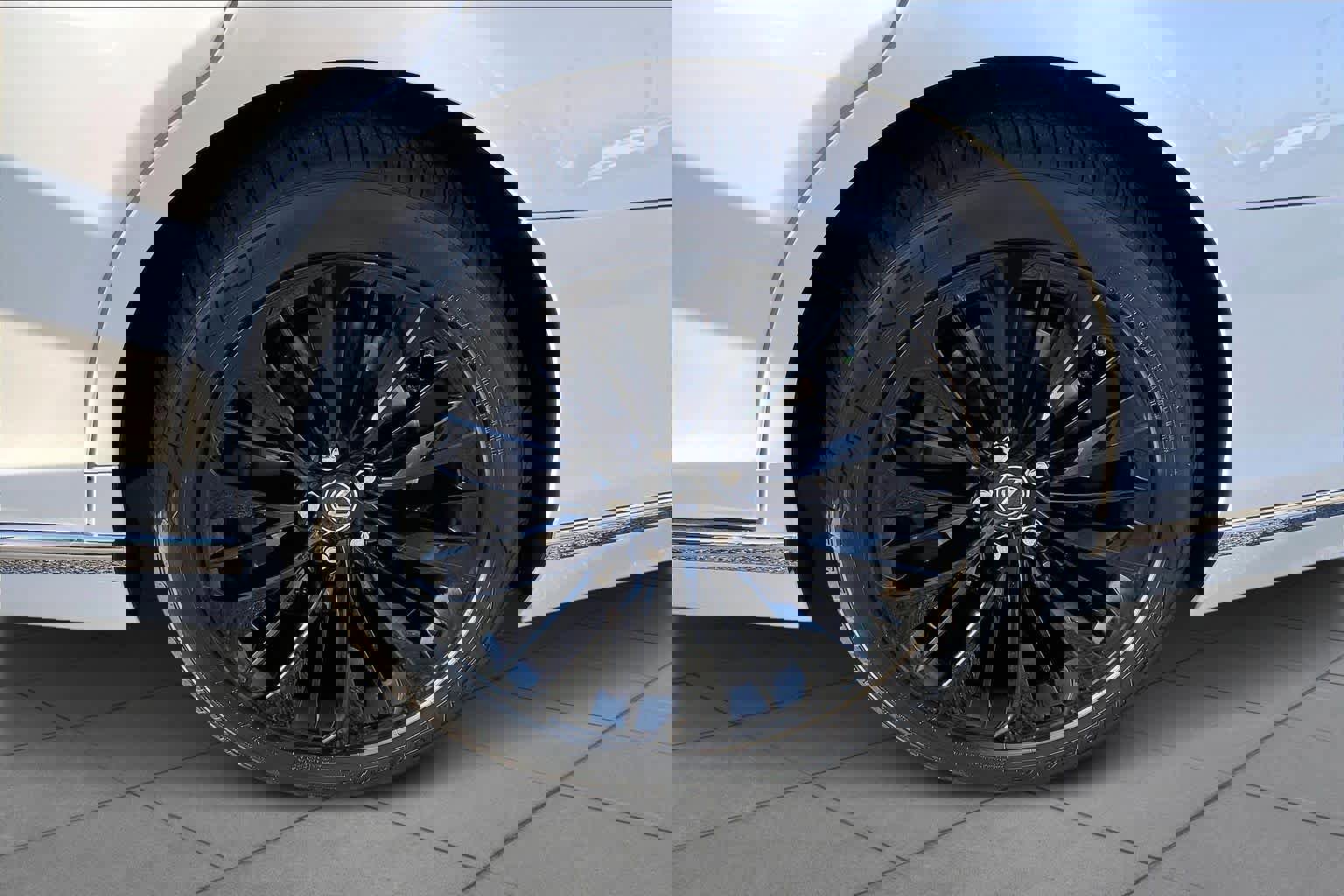 Used 2021 Lexus LS 500 w/ Accessory Package (Z2) image 9