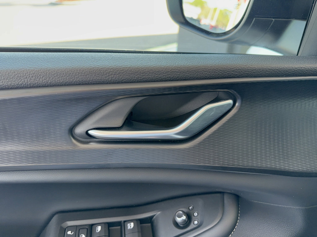 Used 2025 Jeep Grand Cherokee L Laredo image 10