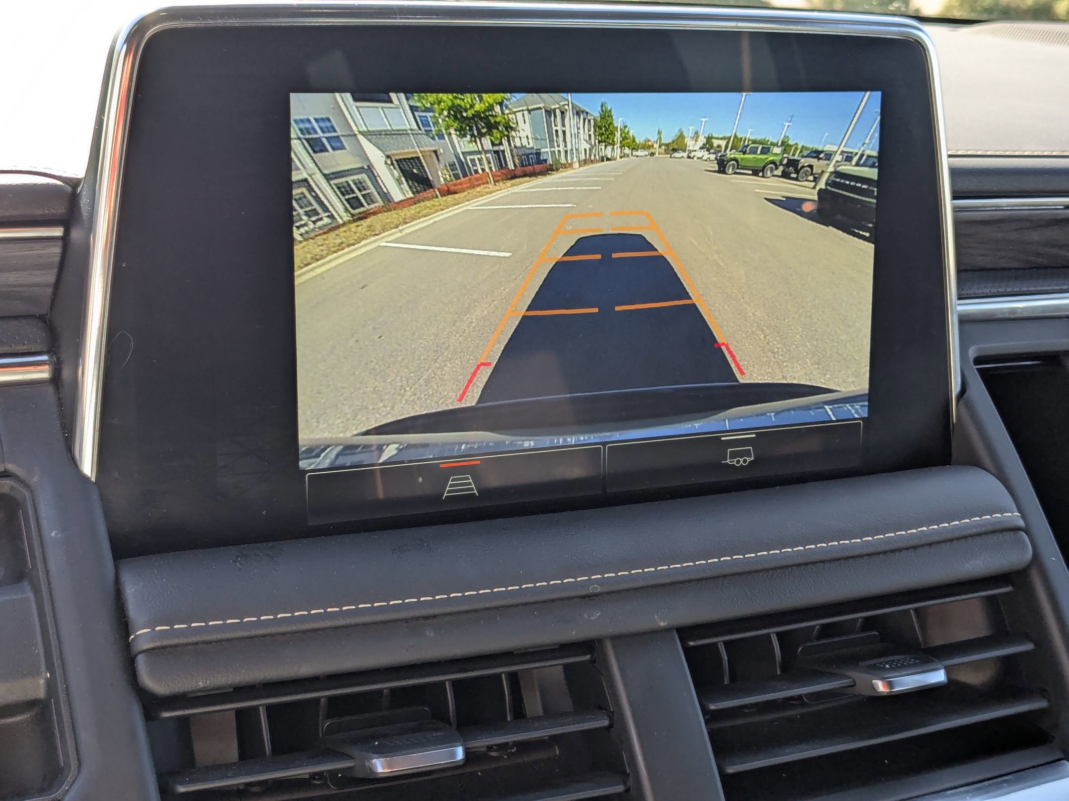 Used 2023 GMC Yukon SLT image 24