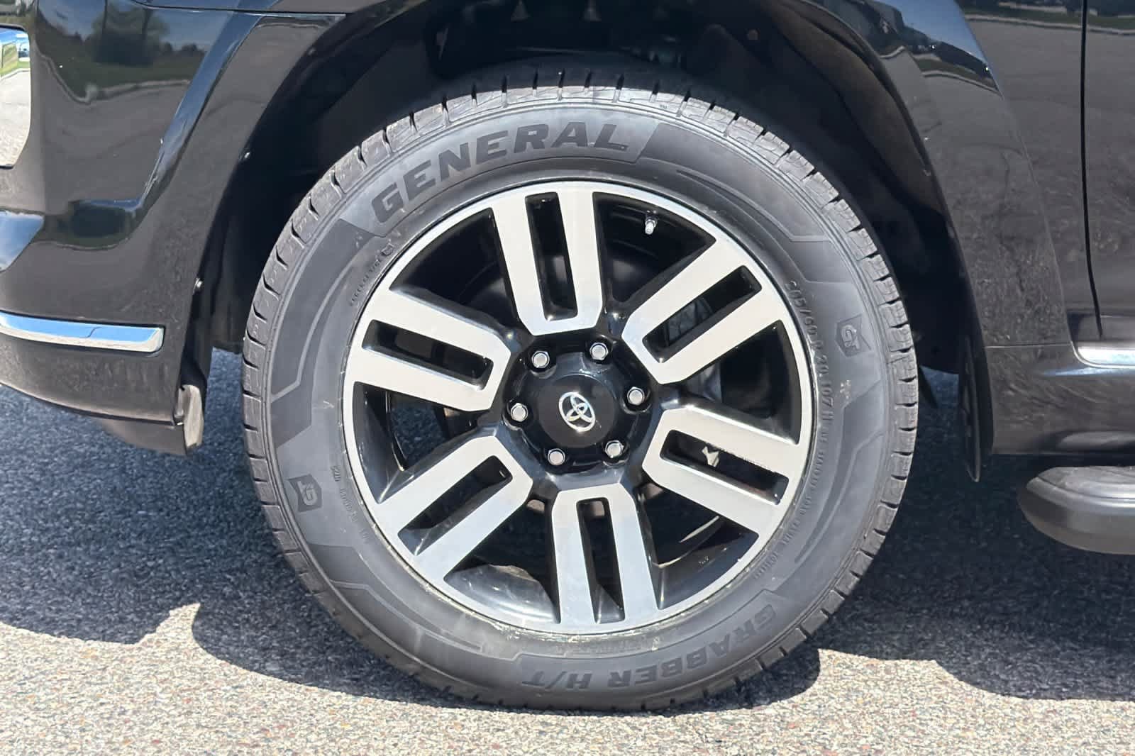 Used 2021 Toyota 4Runner Limited AWD/4WD image 26