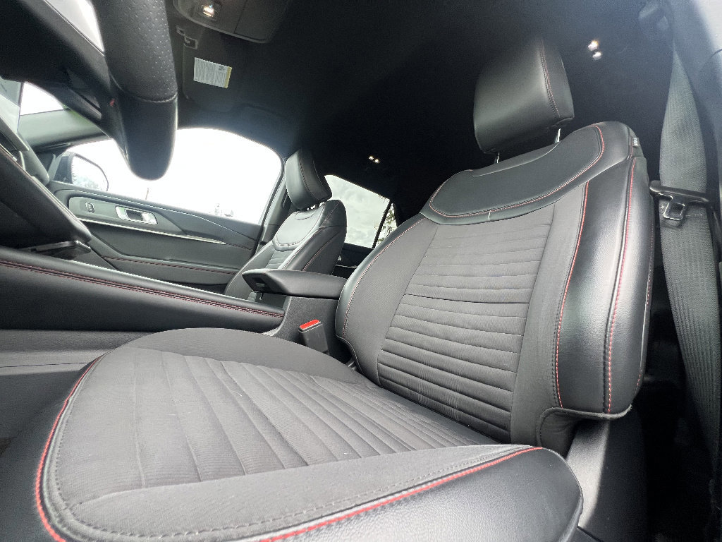 Certified 2025 Ford Explorer ST-Line image 16