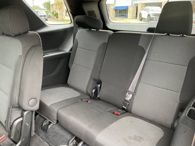 Used 2023 Chevrolet Traverse LT FWD image 11