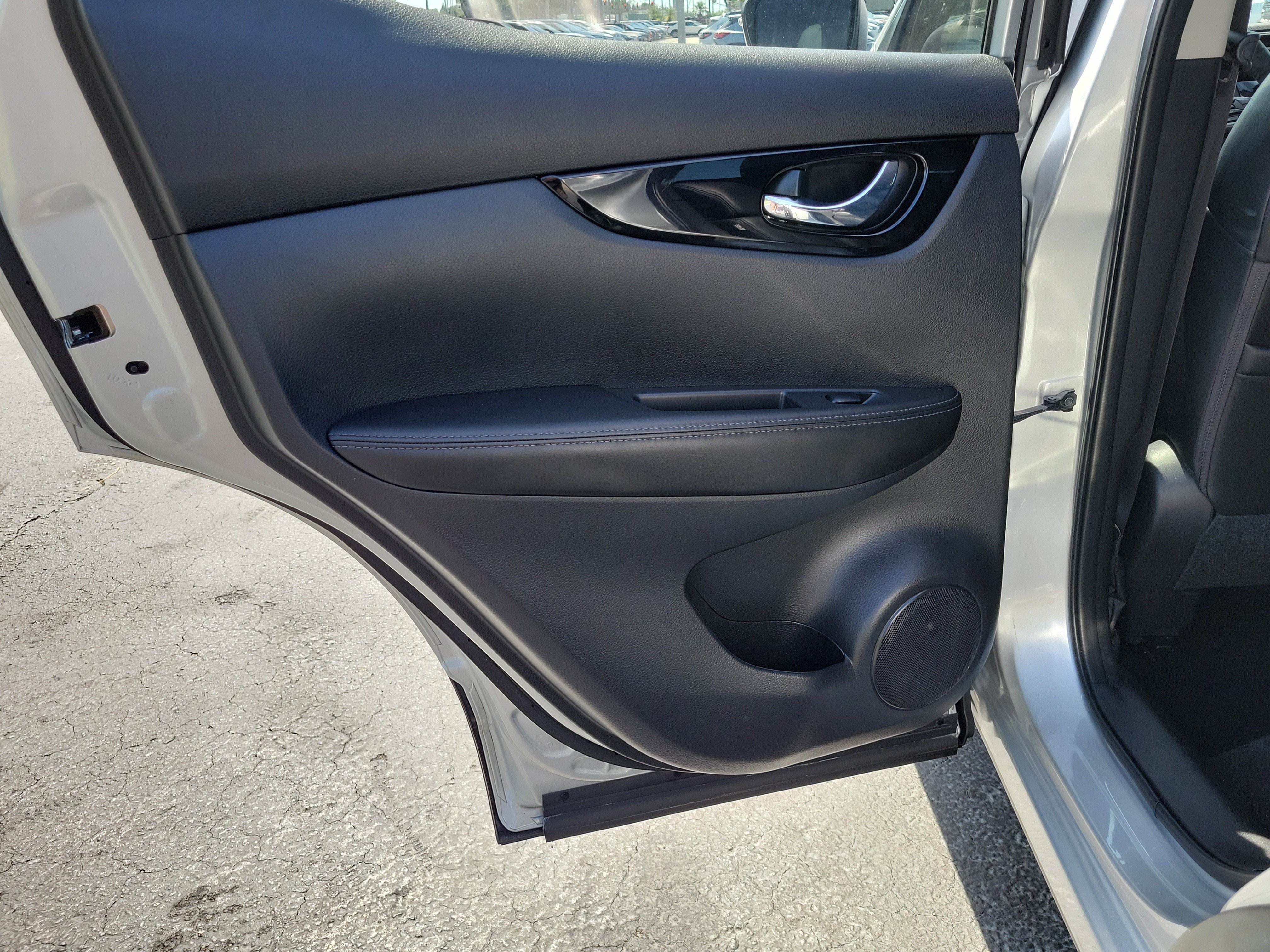 Used 2022 Nissan Rogue Sport SL w/ Premium Package AWD/4WD image 11