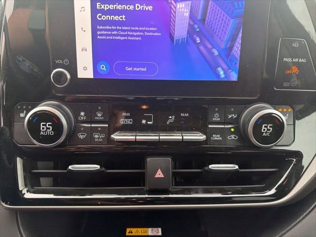 Used 2024 Toyota Highlander XLE AWD/4WD image 31