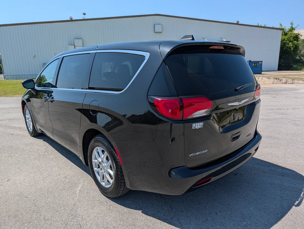 Used 2023 Chrysler Voyager LX FWD image 4
