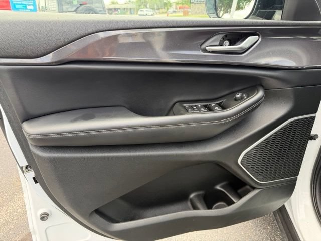 Used 2021 Jeep Grand Cherokee L Laredo AWD/4WD image 23