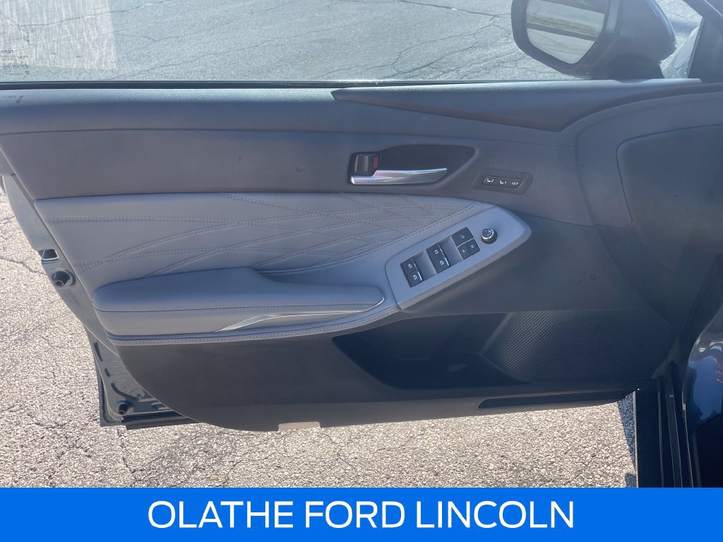 Used 2019 Toyota Avalon Limited FWD image 19