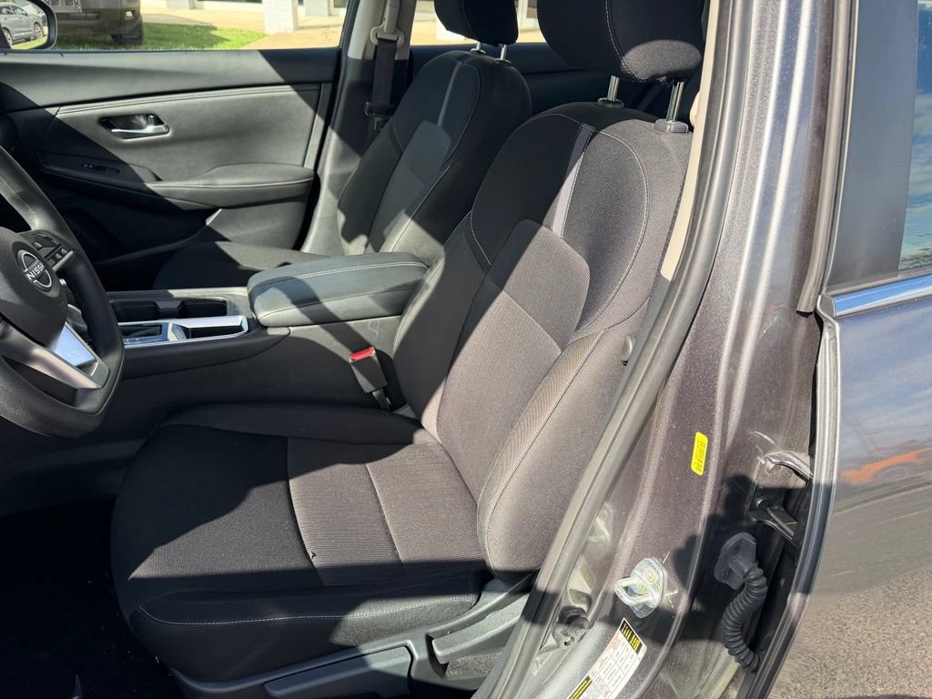 Used 2025 Nissan Sentra SV FWD image 10