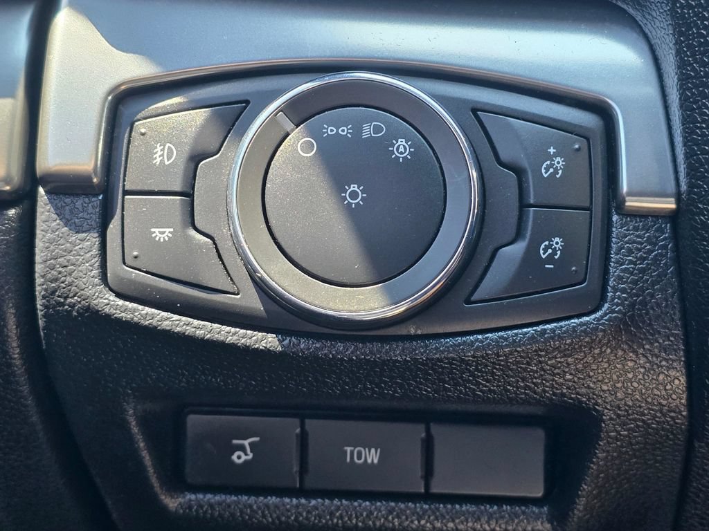 Certified 2018 Ford Explorer XLT w/ Equipment Group 202A AWD/4WD image 31