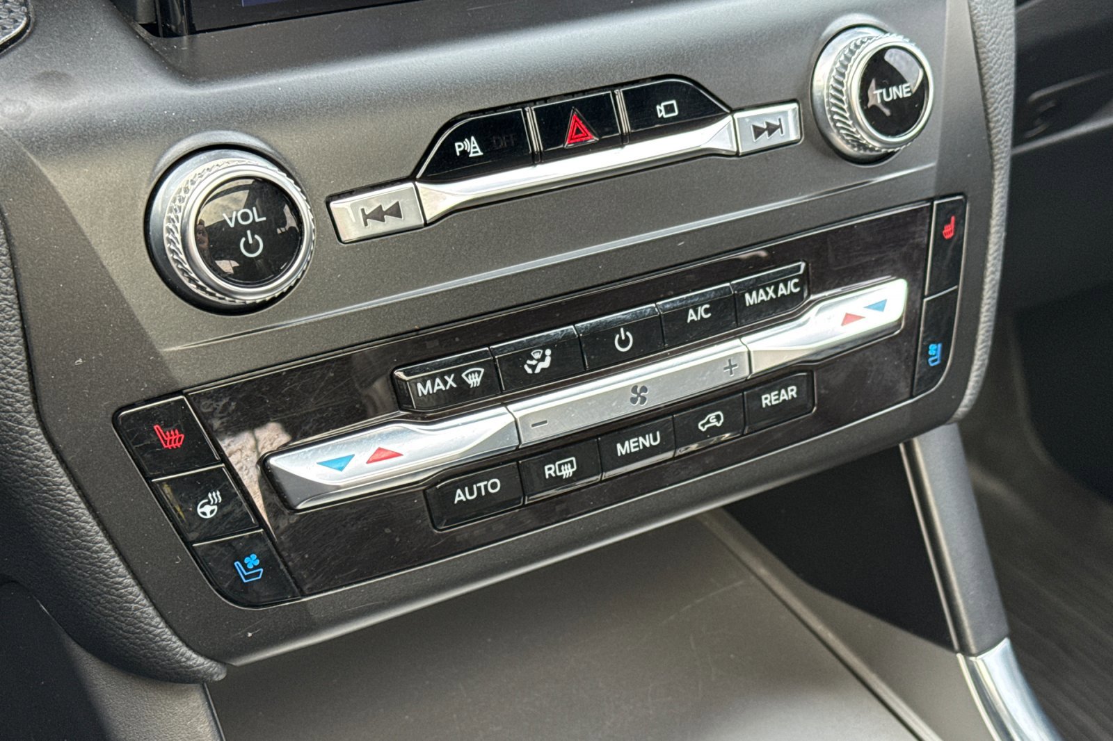 Certified 2020 Ford Explorer ST w/ ST Street Pack image 22