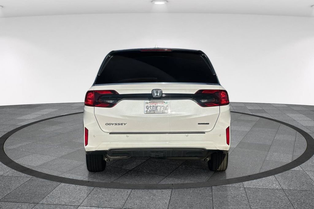 Used 2025 Honda Odyssey Touring image 5